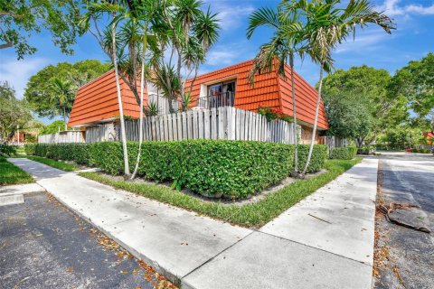 Townhouse in Plantation, Florida 2 bedrooms, 127.46 sq.m. № 1819894 - photo 3