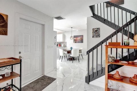 Townhouse in Plantation, Florida 2 bedrooms, 127.46 sq.m. № 1819894 - photo 13