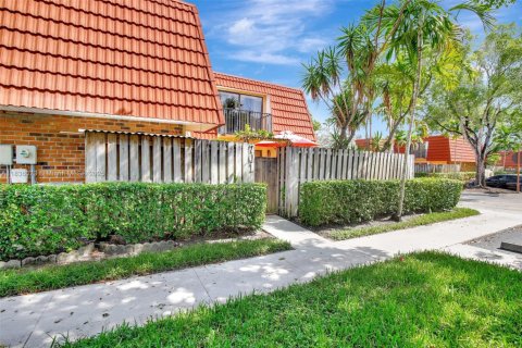 Townhouse in Plantation, Florida 2 bedrooms, 127.46 sq.m. № 1819894 - photo 1