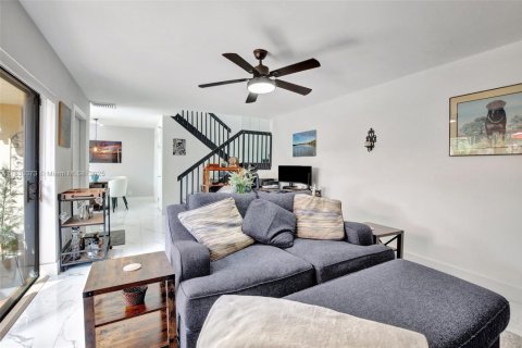Townhouse in Plantation, Florida 2 bedrooms, 127.46 sq.m. № 1819894 - photo 12
