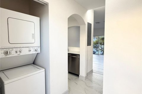 Condominio en alquiler en Miami, Florida, 2 dormitorios, 87.33 m2 № 2015965 - foto 7