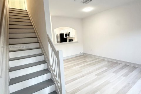 Condominio en alquiler en Miami, Florida, 2 dormitorios, 87.33 m2 № 2015965 - foto 9