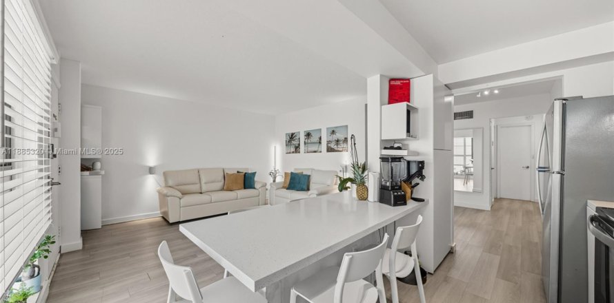 Condominio en Miami Beach, Florida, 1 dormitorio  № 1933214