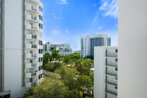 Condominio en alquiler en Miami Beach, Florida, 1 dormitorio, 71.35 m2 № 1933214 - foto 17