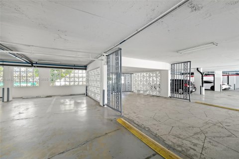 Condominio en alquiler en Miami Beach, Florida, 1 dormitorio, 71.35 m2 № 1933214 - foto 20