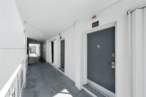 Condominio en alquiler en Miami Beach, Florida, 1 dormitorio, 71.35 m2 № 1933214 - foto 21
