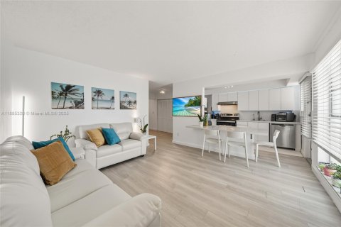 Condominio en alquiler en Miami Beach, Florida, 1 dormitorio, 71.35 m2 № 1933214 - foto 4