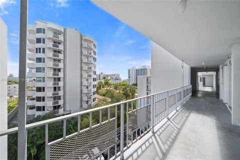 Condominio en alquiler en Miami Beach, Florida, 1 dormitorio, 71.35 m2 № 1933214 - foto 16