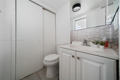 Condominio en alquiler en Miami Beach, Florida, 1 dormitorio, 71.35 m2 № 1933214 - foto 13