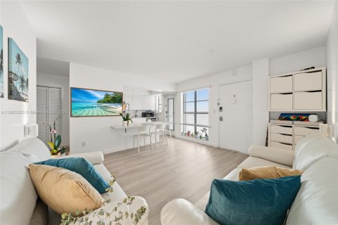 Condominio en alquiler en Miami Beach, Florida, 1 dormitorio, 71.35 m2 № 1933214 - foto 2