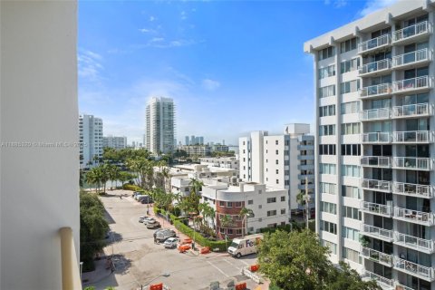 Condominio en alquiler en Miami Beach, Florida, 1 dormitorio, 71.35 m2 № 1933214 - foto 14