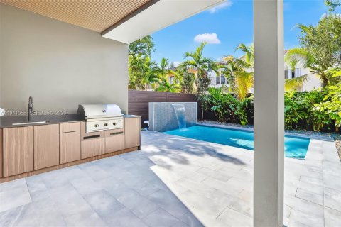 Townhouse in Miami, Florida 4 bedrooms, 246.66 sq.m. № 1998765 - photo 9