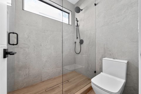 Townhouse in Miami, Florida 4 bedrooms, 246.66 sq.m. № 1998765 - photo 20