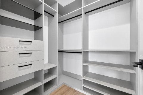 Townhouse in Miami, Florida 4 bedrooms, 246.66 sq.m. № 1998765 - photo 23