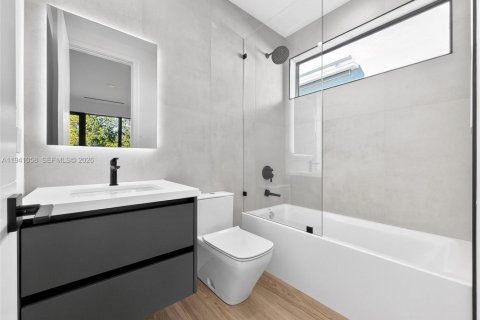 Townhouse in Miami, Florida 4 bedrooms, 246.66 sq.m. № 1998765 - photo 22