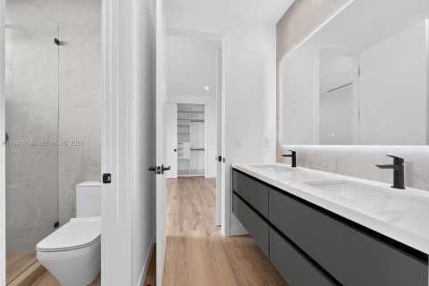 Townhouse in Miami, Florida 4 bedrooms, 246.66 sq.m. № 1998765 - photo 19