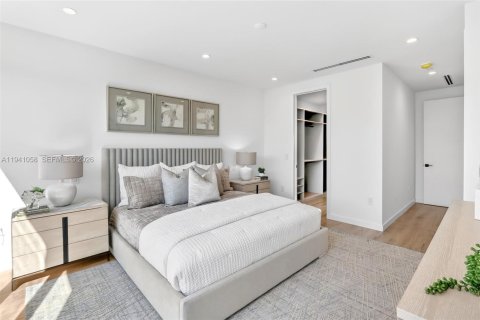 Townhouse in Miami, Florida 4 bedrooms, 246.66 sq.m. № 1998765 - photo 12