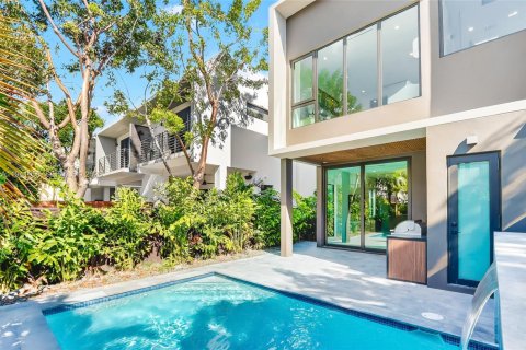 Townhouse in Miami, Florida 4 bedrooms, 246.66 sq.m. № 1998765 - photo 3