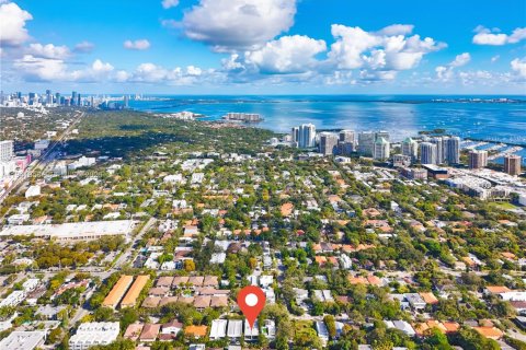 Townhouse in Miami, Florida 4 bedrooms, 246.66 sq.m. № 1998765 - photo 27