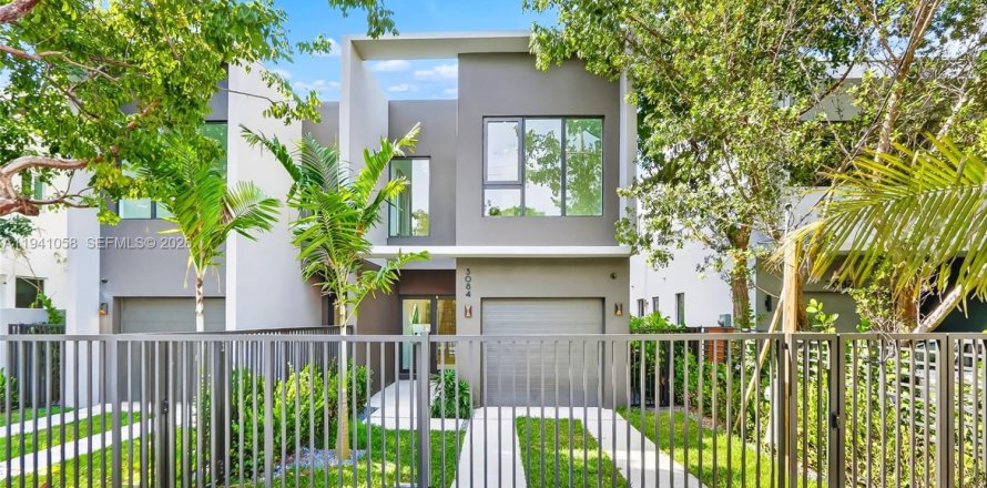 Townhouse in Miami, Florida 4 bedrooms, 246.66 sq.m. № 1998765