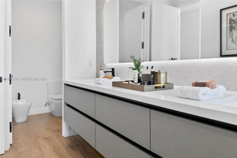 Townhouse in Miami, Florida 4 bedrooms, 246.66 sq.m. № 1998765 - photo 15