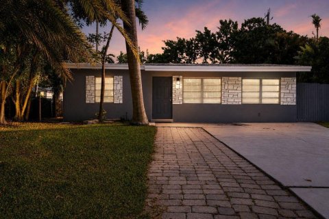 House in Pompano Beach, Florida 3 bedrooms, 110 sq.m. № 2351156