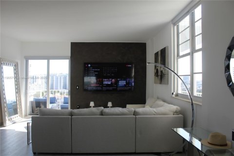 Condominio en venta en Miami Beach, Florida, 1 dormitorio, 83.61 m2 № 2012595 - foto 11