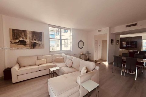 Condominio en Miami Beach, Florida, 1 dormitorio  № 2012595