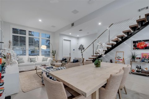 Townhouse in Coral Gables, Florida 3 bedrooms, 152.45 sq.m. № 2242407 - photo 4