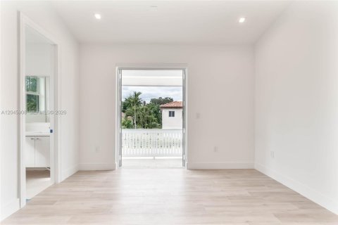 Townhouse in Coral Gables, Florida 3 bedrooms, 152.45 sq.m. № 2242407 - photo 7