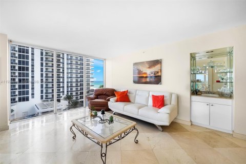 Снять в аренду кондоминиум в Майами-Бич, Флорида 2 спальни, 128.21м2, № 1984518 - фото 4