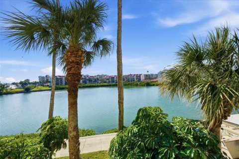 Condo in South Pasadena, Florida, 2 bedrooms № 2120293