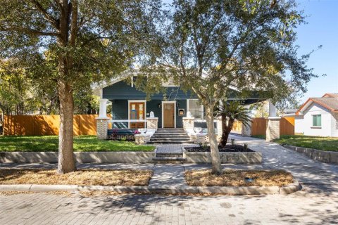 House in Tampa, Florida 3 bedrooms, 129.69 sq.m. № 2142342