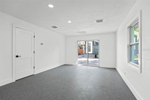 House in Tampa, Florida 3 bedrooms, 129.69 sq.m. № 2142342 - photo 27