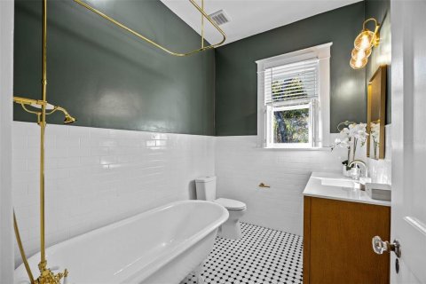 House in Tampa, Florida 3 bedrooms, 129.69 sq.m. № 2142342 - photo 18