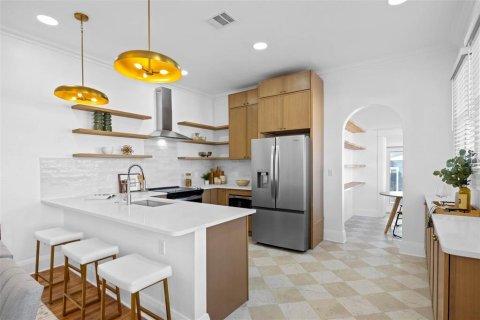 House in Tampa, Florida 3 bedrooms, 129.69 sq.m. № 2142342 - photo 8
