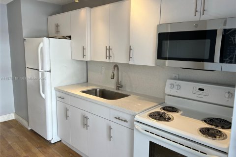 Condominio en venta en Miami Beach, Florida, 39.3 m2 № 2049169 - foto 5