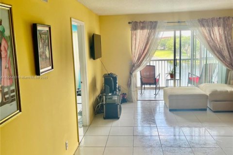 Condominio en venta en Pembroke Pines, Florida, 2 dormitorios, 110.74 m2 № 1939677 - foto 6