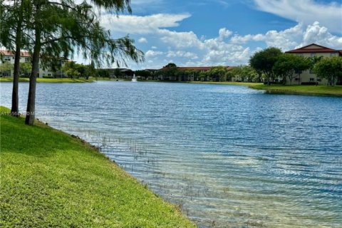 Condo in Pembroke Pines, Florida, 2 bedrooms  № 1939677 - photo 21