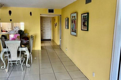 Copropriété à vendre à Pembroke Pines, Floride: 2 chambres, 110.74 m2 № 1939677 - photo 10