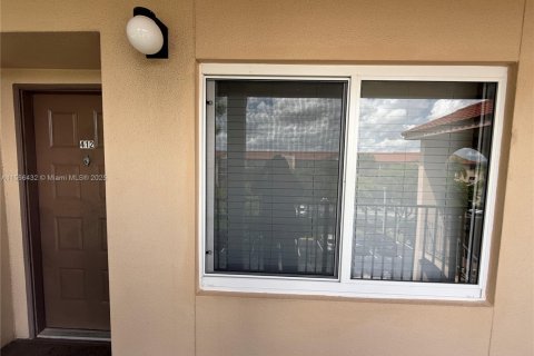 Condominio en venta en Pembroke Pines, Florida, 2 dormitorios, 110.74 m2 № 1939677 - foto 4