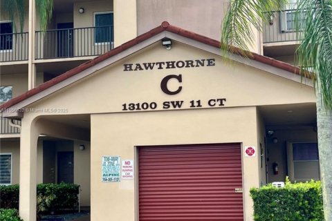 Condominio en venta en Pembroke Pines, Florida, 2 dormitorios, 110.74 m2 № 1939677 - foto 1