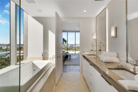 Apartamento en alquiler en Bal Harbour, Florida, 2 dormitorios, 148.55 m2 № 1937921 - foto 18
