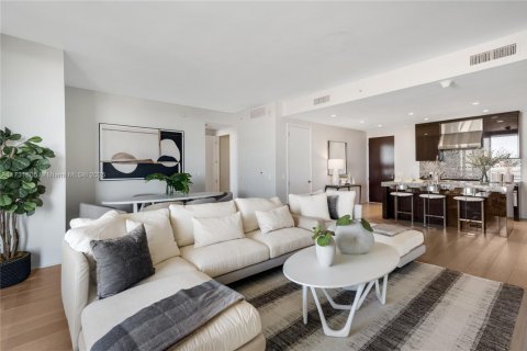 Apartment in Bal Harbour, Florida 2 bedrooms, 148.55 sq.m. № 1937921 - photo 4