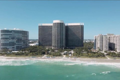 Apartment in Bal Harbour, Florida 2 bedrooms, 148.55 sq.m. № 1937921 - photo 1
