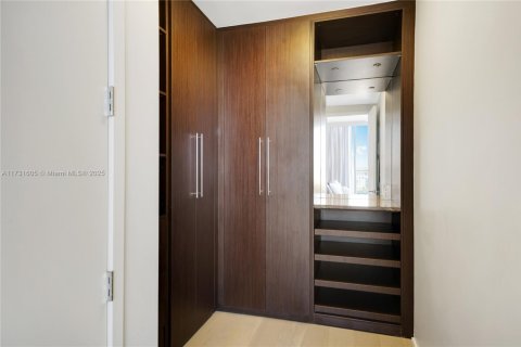 Apartment in Bal Harbour, Florida 2 bedrooms, 148.55 sq.m. № 1937921 - photo 13