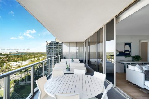 Apartment in Bal Harbour, Florida 2 bedrooms, 148.55 sq.m. № 1937921 - photo 23
