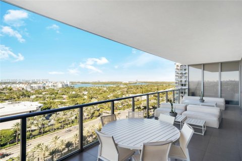 Apartment in Bal Harbour, Florida 2 bedrooms, 148.55 sq.m. № 1937921 - photo 22