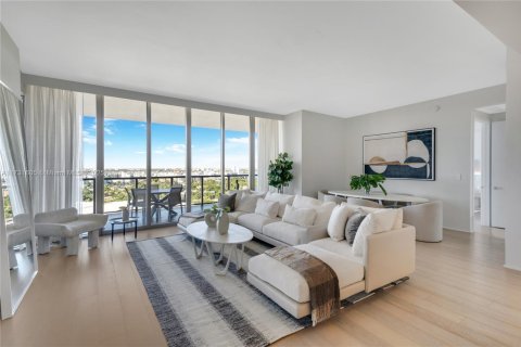Apartment in Bal Harbour, Florida 2 bedrooms, 148.55 sq.m. № 1937921 - photo 3