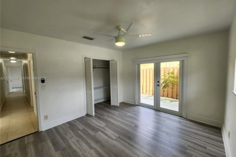 Casa en alquiler en Hollywood, Florida, 3 dormitorios, 187.48 m2 № 2074875 - foto 19
